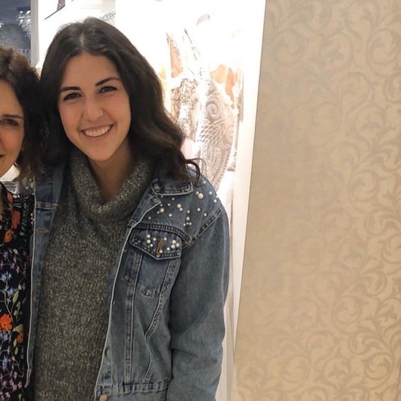 Meet your Posher, Melanie - Picture 1 of 1